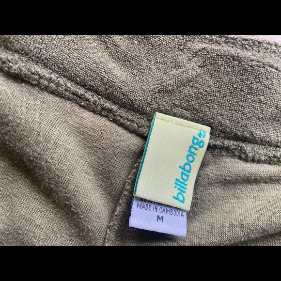 Billabong Women’s Shorts - Picture 4 of 4